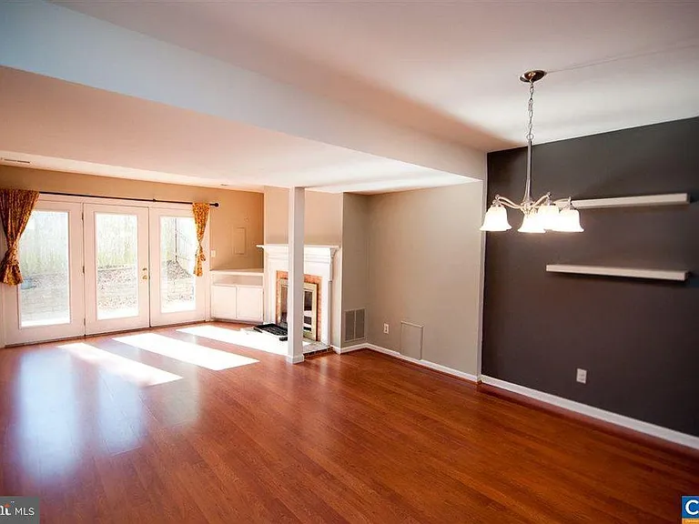 1566 Garden Ct — Photo 6