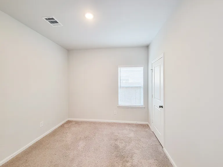 94 Valiant Ridge Trl — Photo 24