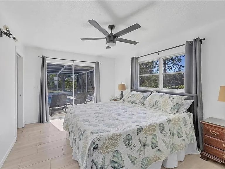 2410 Cass St — Photo 14