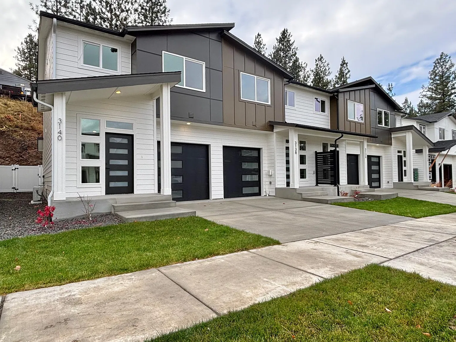 3 bed, 2.5 bath, 1414 sqft, $2,195 — Photo 2