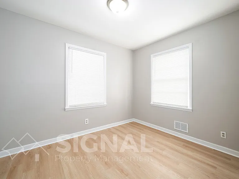 112 19th Ave NW — Photo 9