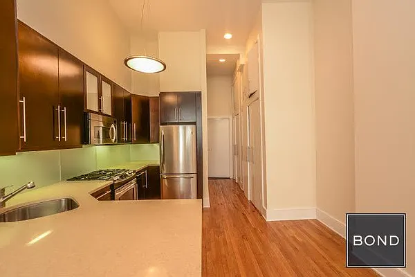 Rented by Bond New York | media 12