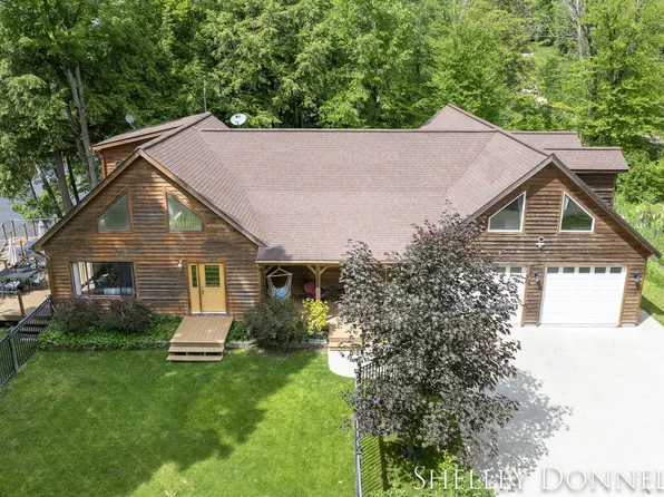 3161 Riverview Dr, Hersey, MI 49639