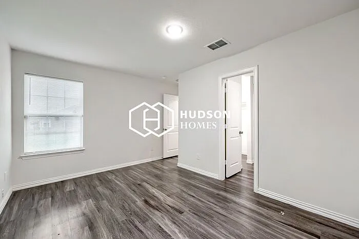 2722 William St — Photo 9