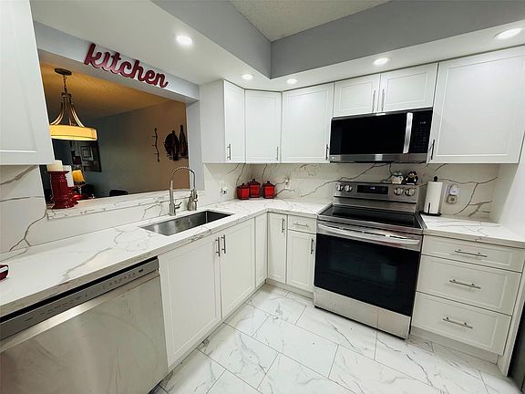 3rd image of 900 SW 142nd Avenue #109L