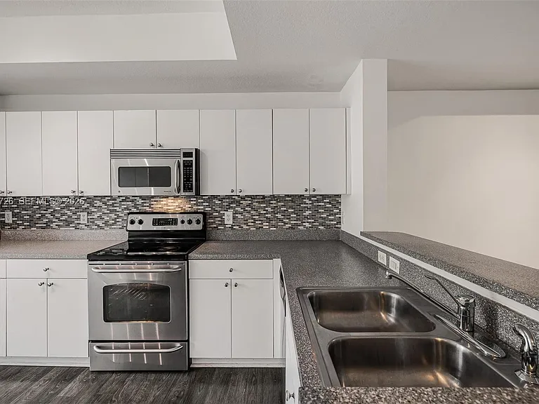8900 NE 8th Ave #1107 — Photo 8