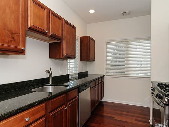 4th image of 330 Maple Ave APT 7