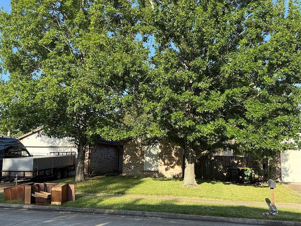 1st image of 1127 W Brompton Dr