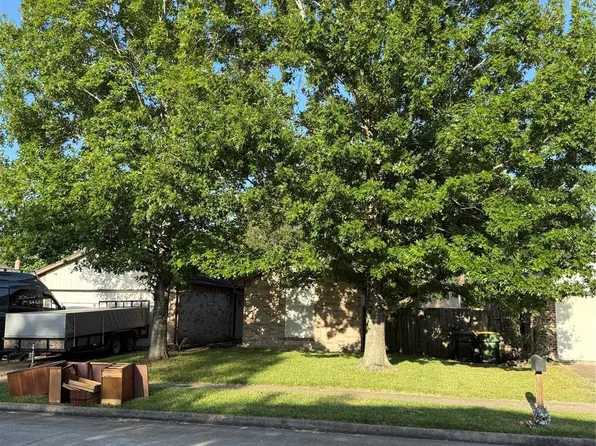 1127 W Brompton Dr, Pearland, TX 77584