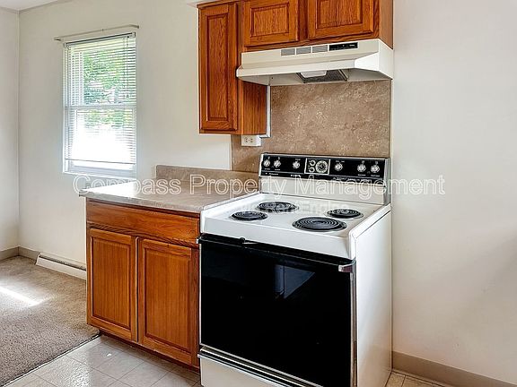3rd image of 2717 S Burdick St
