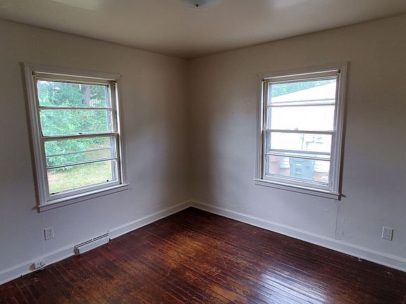 2nd image of 505 W Terrell St