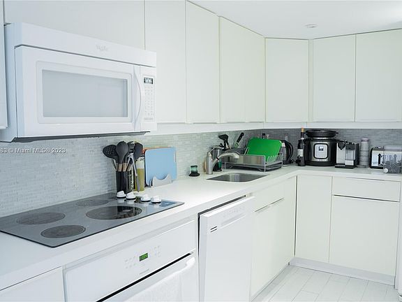 4th image of 20515 E Country Club Dr APT 1841