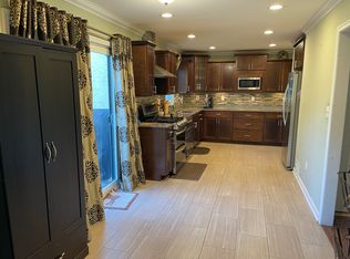 49 Teaberry Dr, Edison, NJ 08820