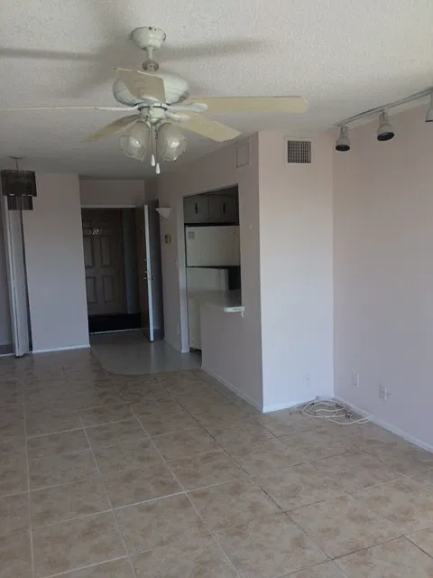 1 bed, 1.5 bath, 800 sqft, $1,500 — Photo 3
