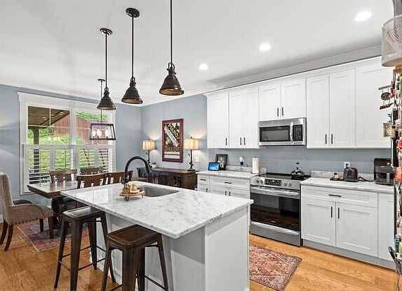 2nd image of 637 Lullwater Rd