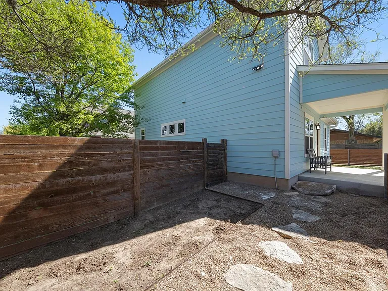 3104 Neal St — Photo 6