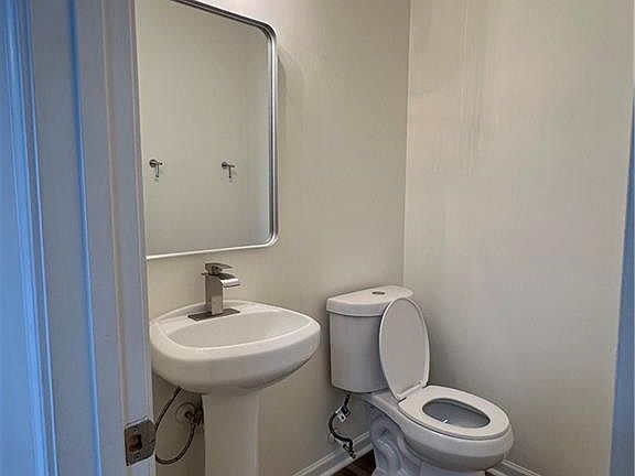 5th image of 3815 Roses Trl