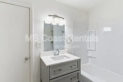 20 Martha Ave — Photo 22