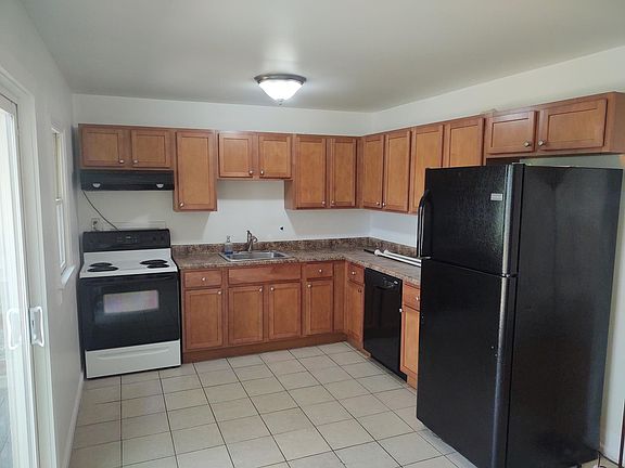 4th image of 44 Quevic Dr