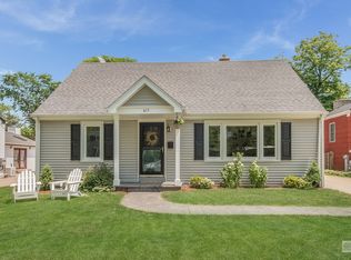 415 S Knollwood Dr, Wheaton, IL 60187