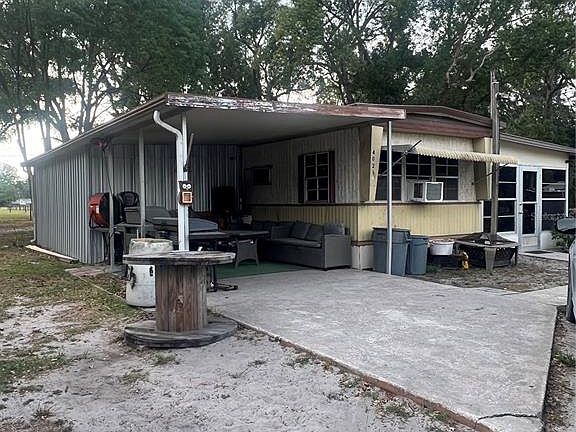 3rd image of 4021 Lowell Ln