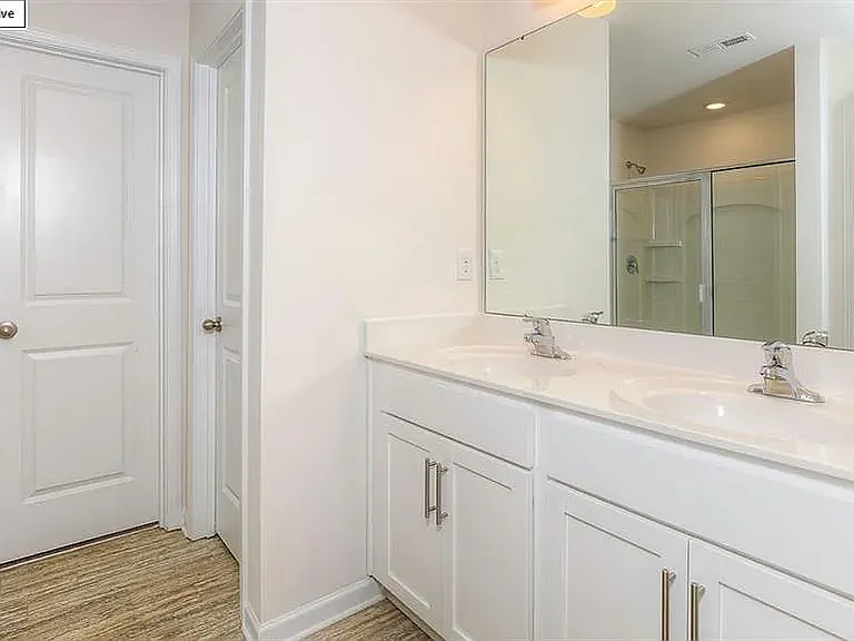 418 Grantham Ln — Photo 12