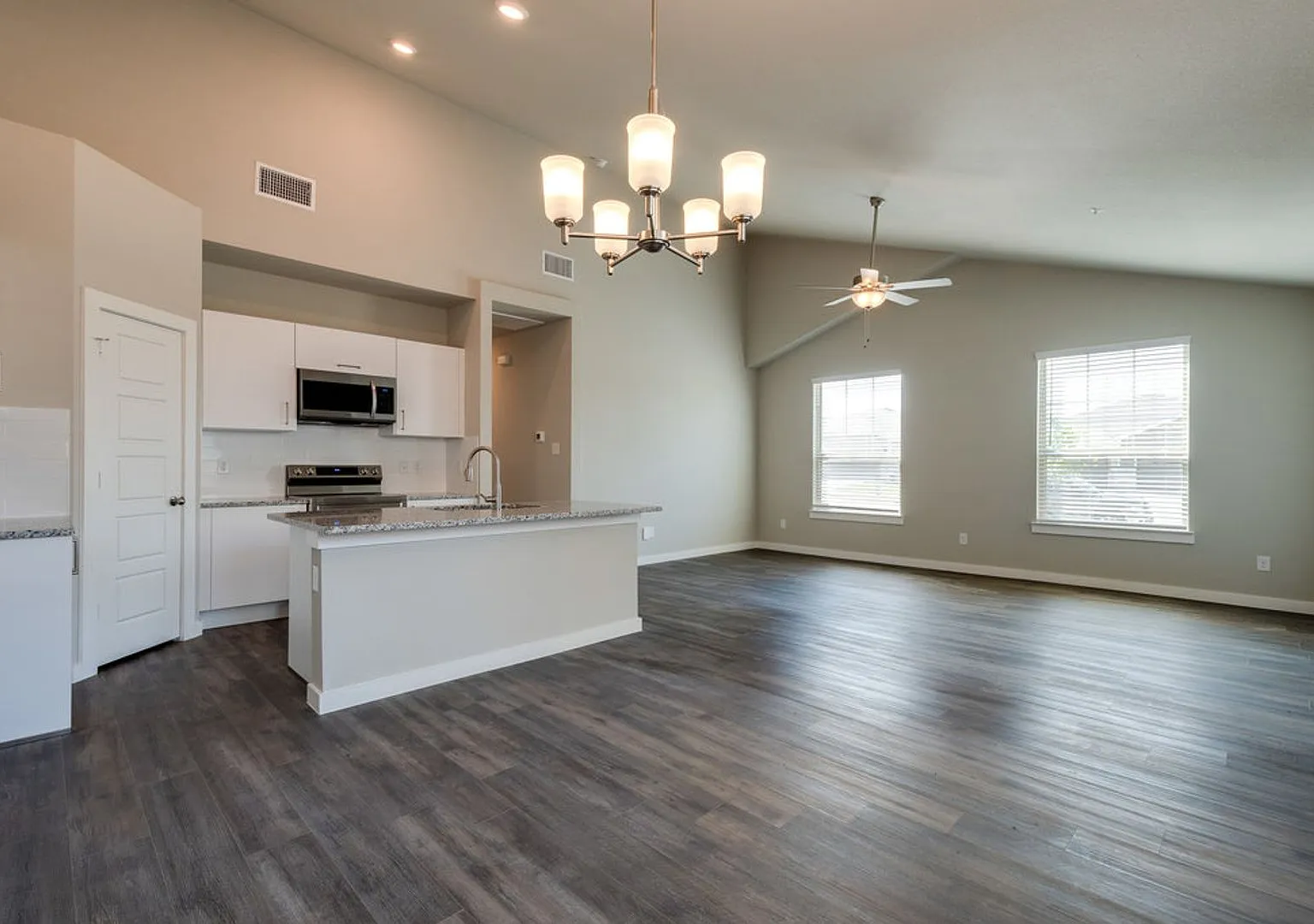 Gorgeous 3 Bedroom Four Plex Located In Midlothian Isd! — Photo 3