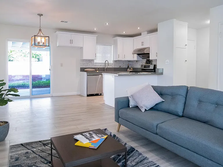 529 Evanwood Ave — Photo 2