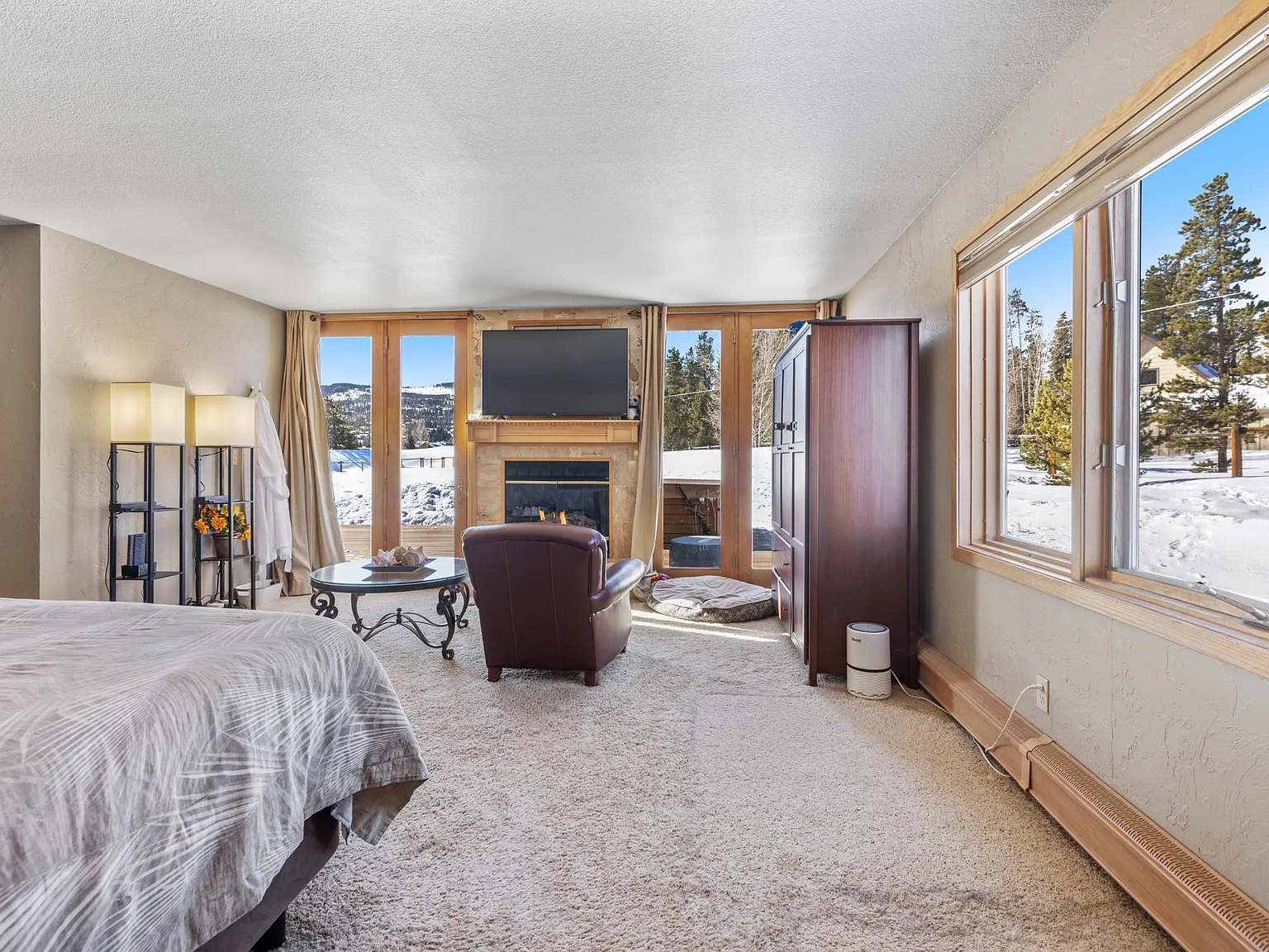5 bed, 4251 sqft, $8,900 — Photo 4