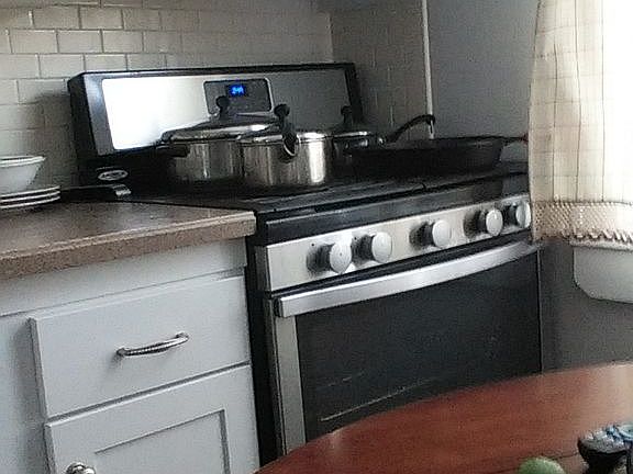 Whirlpool 5 burner gas stove