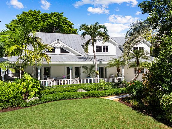 3rd image of 130 Palm Ln