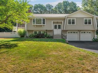 123 E Harkness Rd, North Smithfield, RI 02896