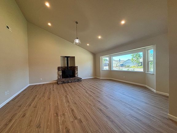 4th image of 631 Clearview Dr