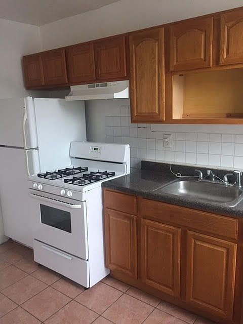 1st image of 903 Herkimer St #2