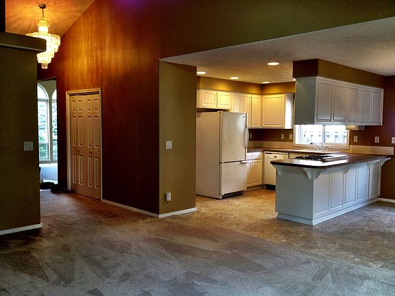 Kitchen from Family Rm