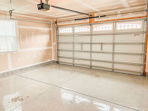 4th image of 301 Mershon Way