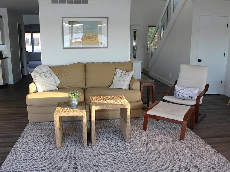 Sitting area off kitchen with lake view