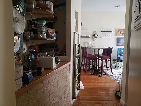 5th image of 200 W 109th St APT C2