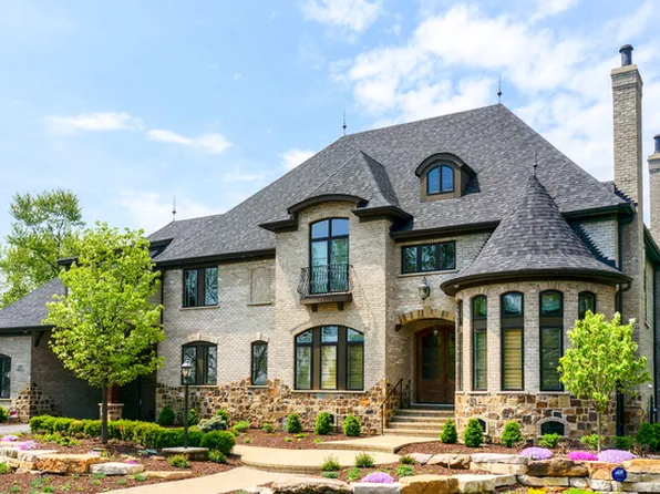 8846 Johnston Rd, Willowbrook, IL 60527