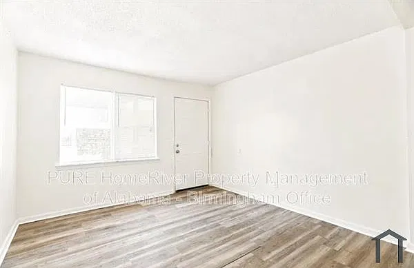 3 bed, $895 — Photo 1