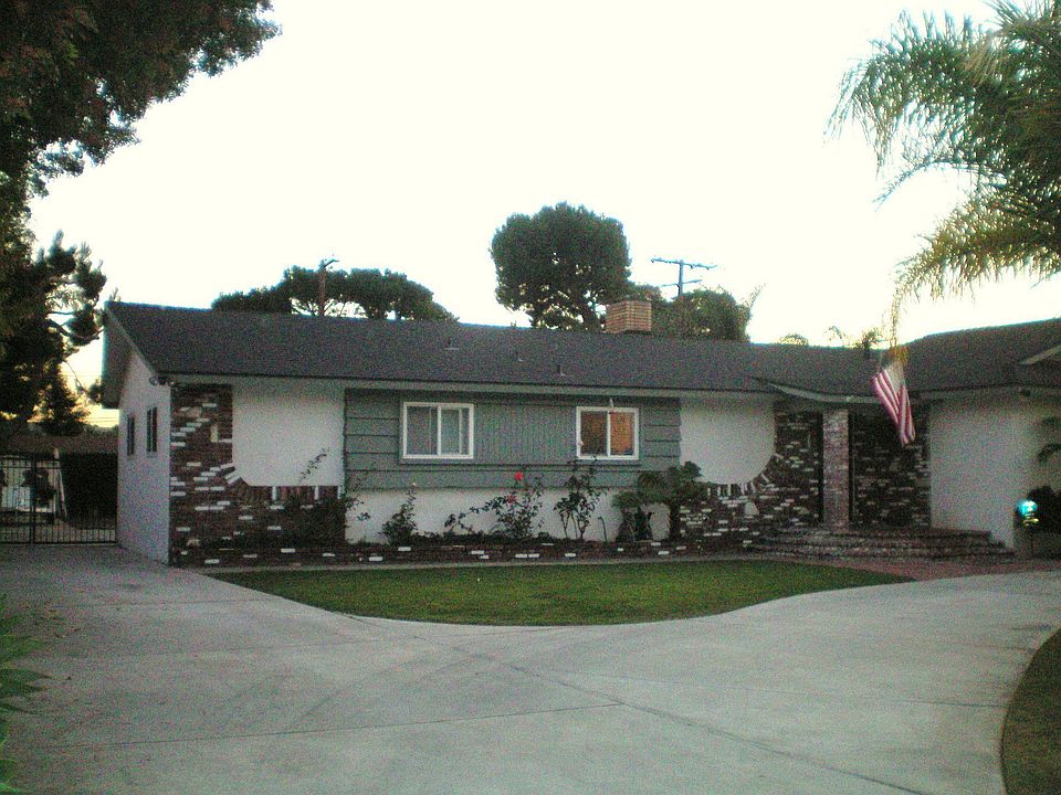 1st image of 19504 E Dexter St