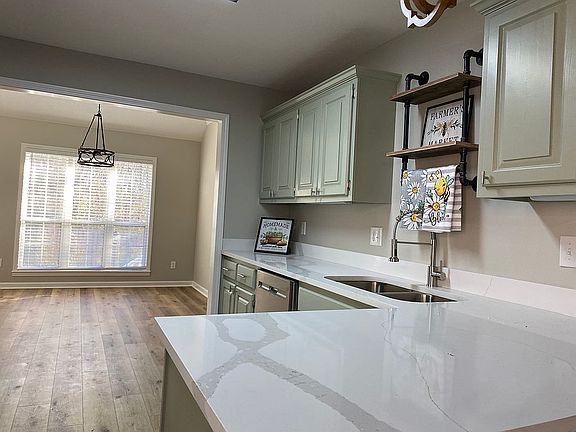 4th image of 63 Highland Ridge Cv