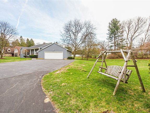 4th image of 299 Fairport Rd