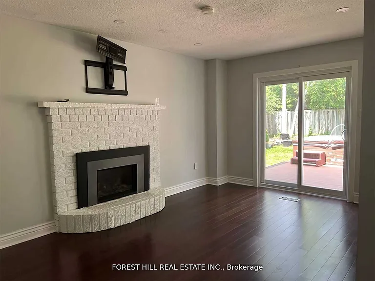 1241 Maple Ridge Dr — Photo 8