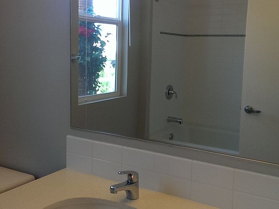 5th image of 948 Lake St APT A