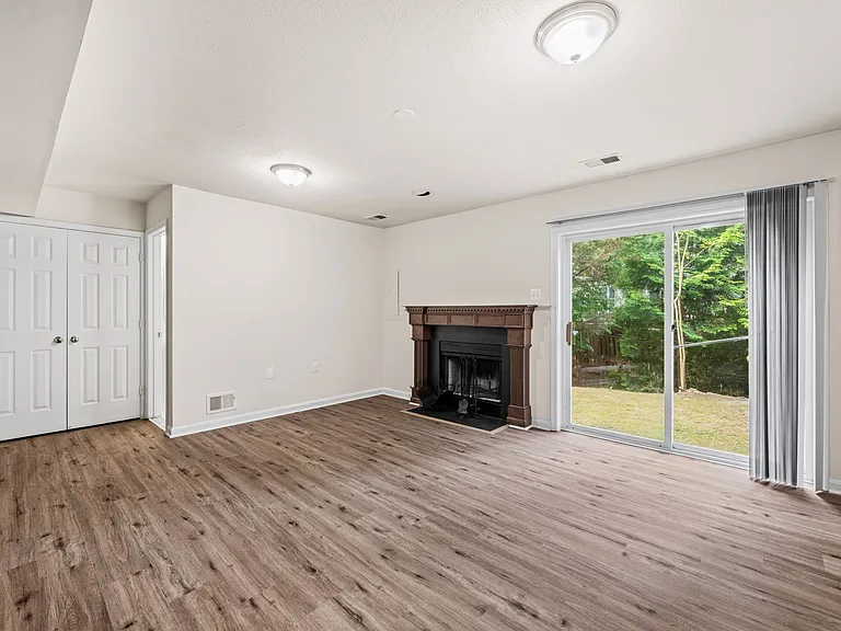 2902 Jessica Ct — Photo 33