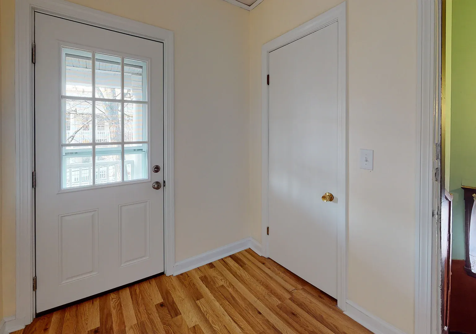 3 bed, 1000 sqft, $3,195 — Photo 2