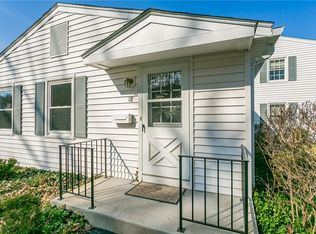 18 Acorn Ln, Fairport, NY 14450