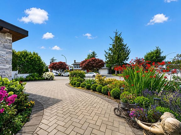 5th image of 8080 Fairdell Cres