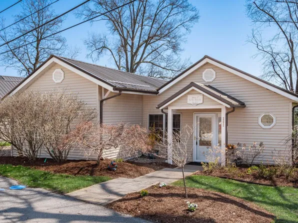 282 Slocum Ave, Buckeye Lake, OH 43008